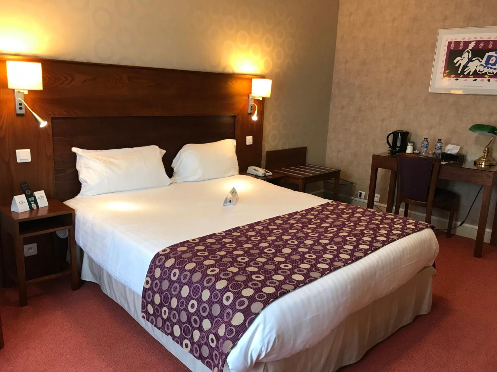Logis Hotel & Restaurant La Paix Le Nouvion-en-Thierache Εξωτερικό φωτογραφία