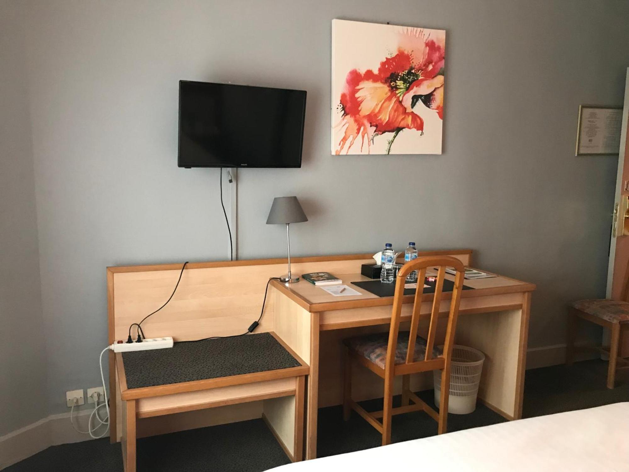 Logis Hotel & Restaurant La Paix Le Nouvion-en-Thierache Εξωτερικό φωτογραφία
