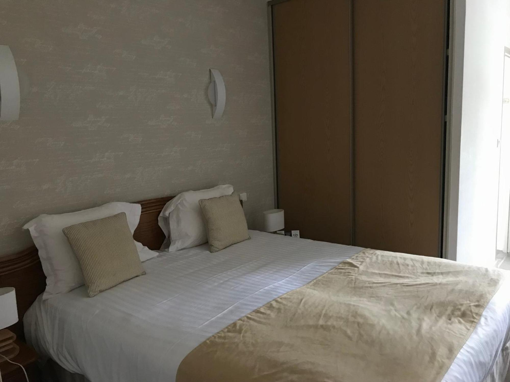 Logis Hotel & Restaurant La Paix Le Nouvion-en-Thierache Εξωτερικό φωτογραφία