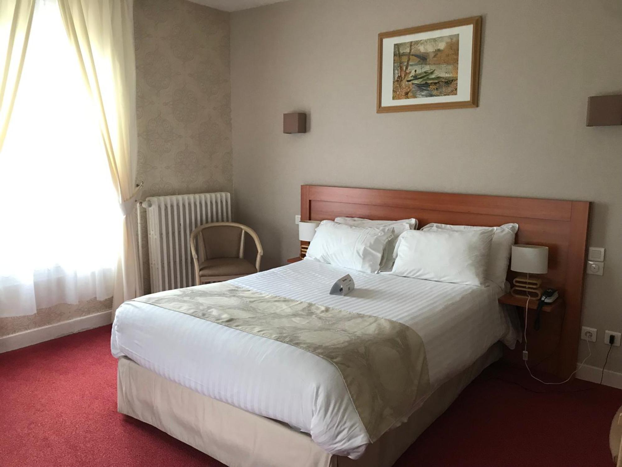 Logis Hotel & Restaurant La Paix Le Nouvion-en-Thierache Εξωτερικό φωτογραφία