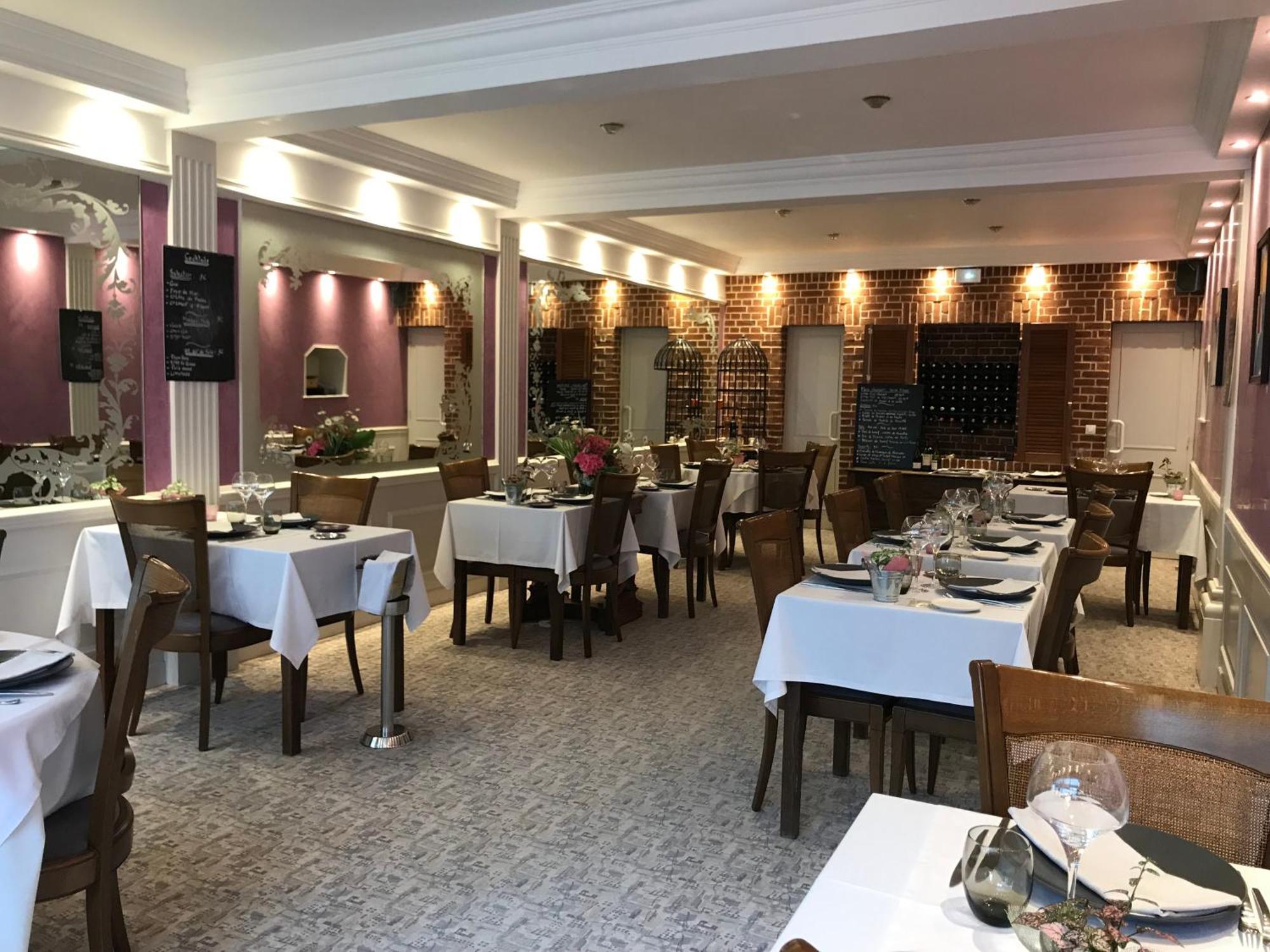 Logis Hotel & Restaurant La Paix Le Nouvion-en-Thierache Εξωτερικό φωτογραφία