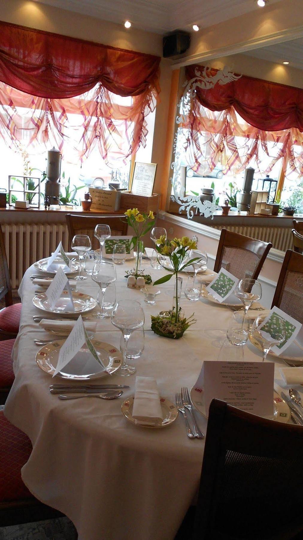 Logis Hotel & Restaurant La Paix Le Nouvion-en-Thierache Εξωτερικό φωτογραφία