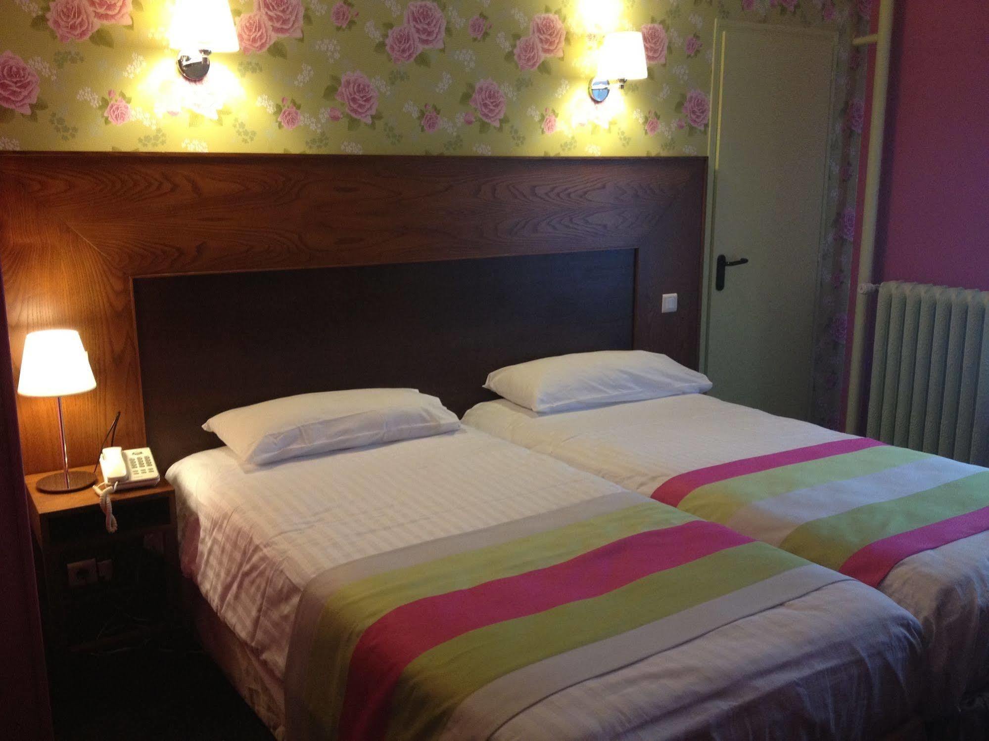 Logis Hotel & Restaurant La Paix Le Nouvion-en-Thierache Εξωτερικό φωτογραφία