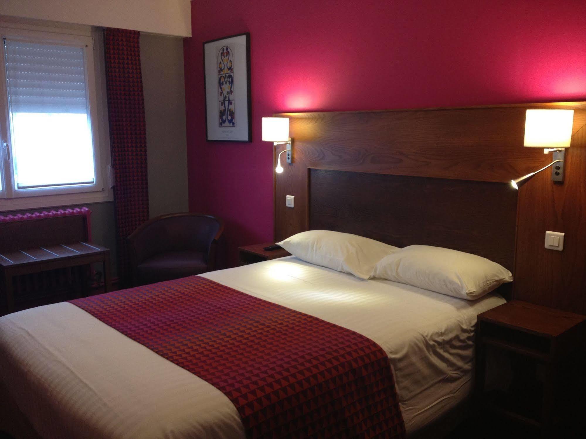 Logis Hotel & Restaurant La Paix Le Nouvion-en-Thierache Εξωτερικό φωτογραφία